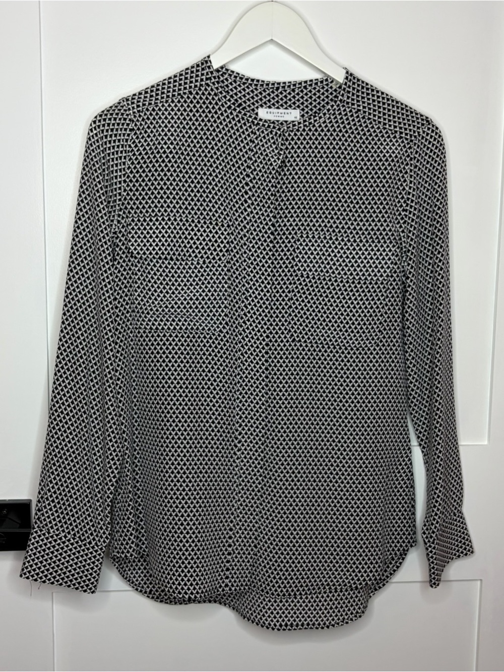 Equipment Femme 100% Silk Blouse Womens XS Black Ivory Geometric Hidden Button